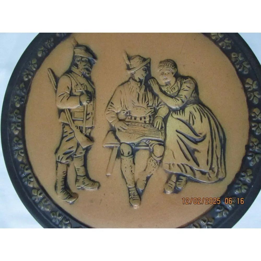 Vintage 3d innsbruck plate German wall hanging faux wood collector
